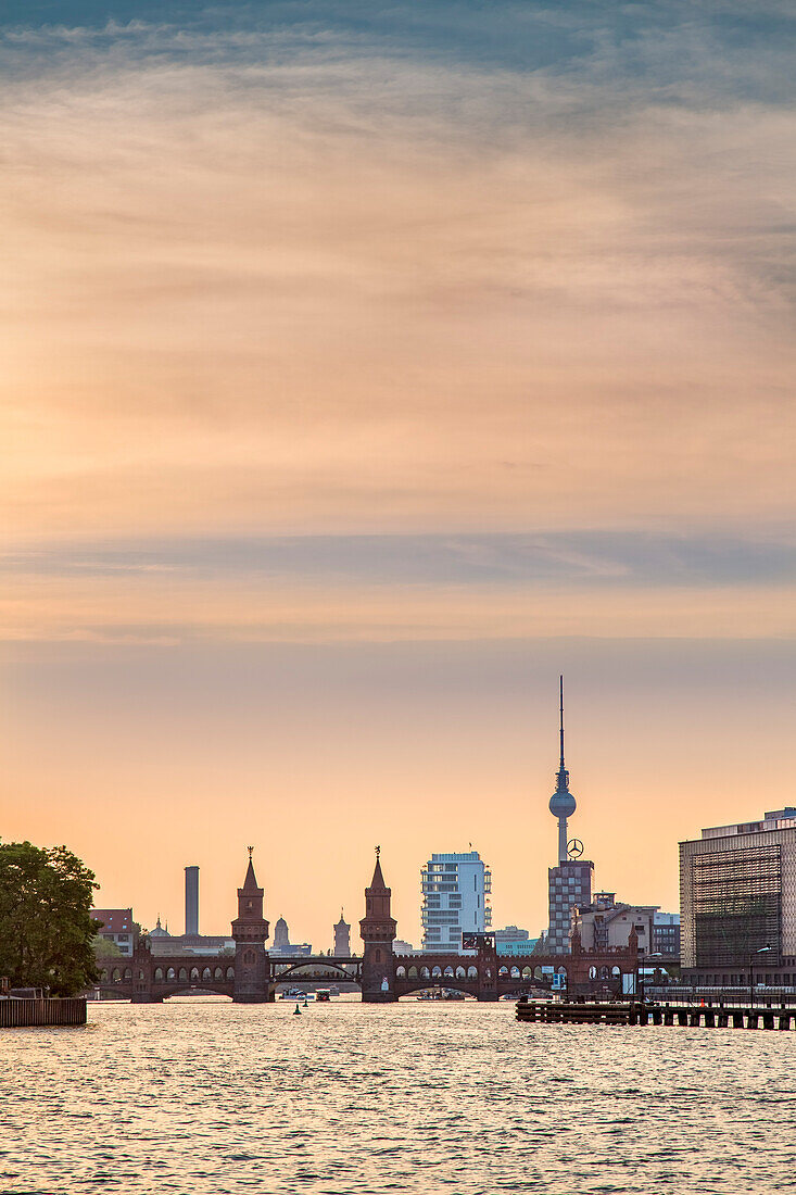 Sunset over the River Spree, view toward Oberbaum bridge and TV tower, Kreuzberg, Berlin, Germany