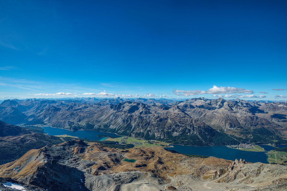 Blick von der Corvatsch-Gipfelstation auf den Silser See, Sils, den Silvaplanasee und Silvaplana, Engadin, Kanotn Graubünden, Schweiz