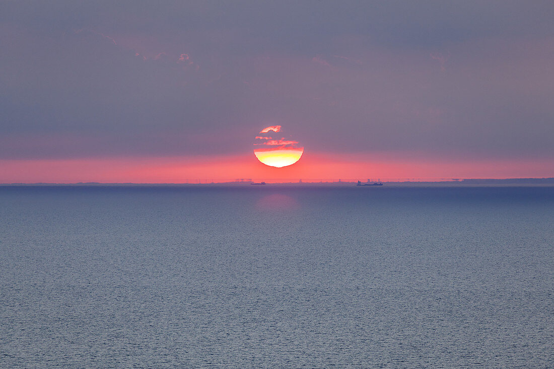 Sonnenuntergang an der Ostsee, Insel Hiddensee, Ostseeküste, Mecklenburg-Vorpommern,  Norddeutschland, Deutschland, Europa