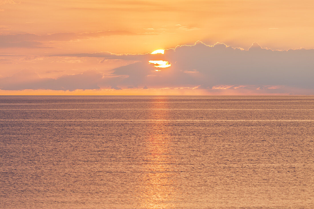 Sonnenuntergang an der Ostsee, Insel Hiddensee, Ostseeküste, Mecklenburg-Vorpommern, Norddeutschland, Deutschland, Europa