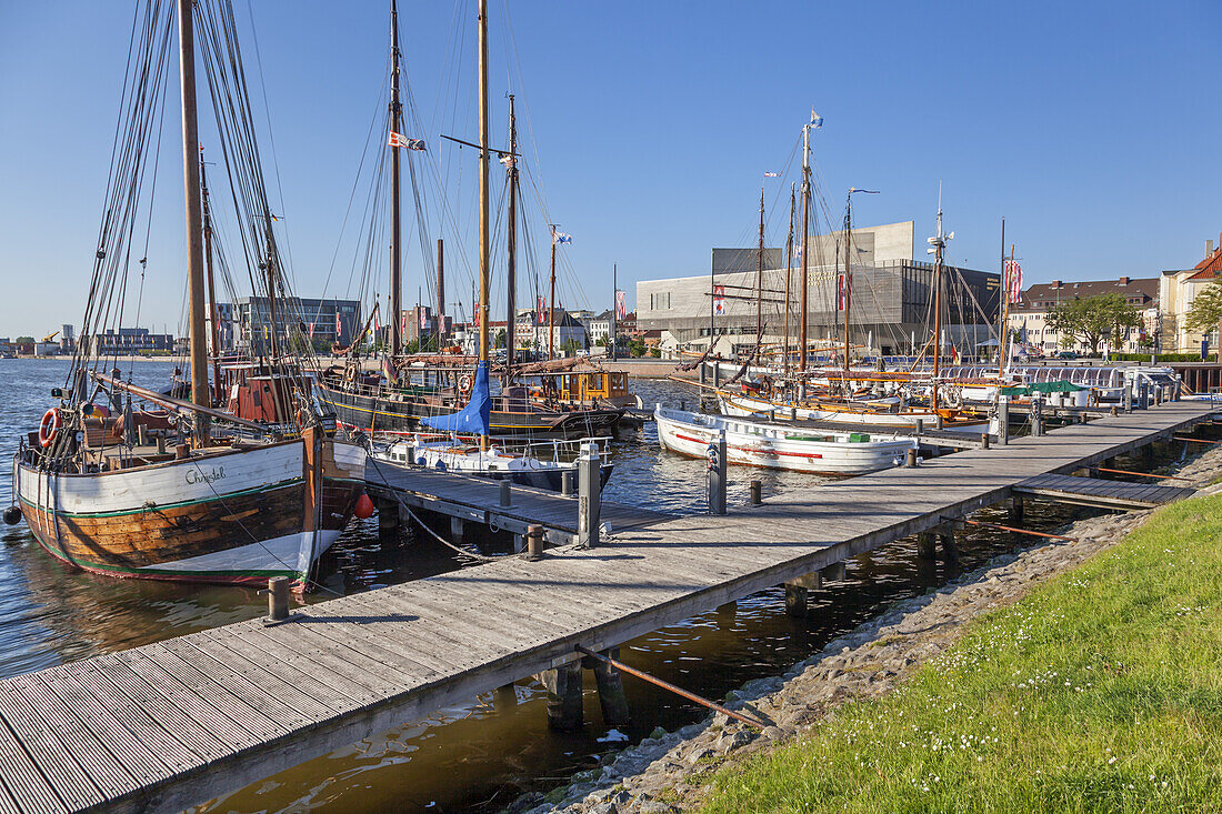 Alter Hafen in Bremerhaven, Hansestadt Bremen, Nordseeküste, Norddeutschland, Deutschland, Europa