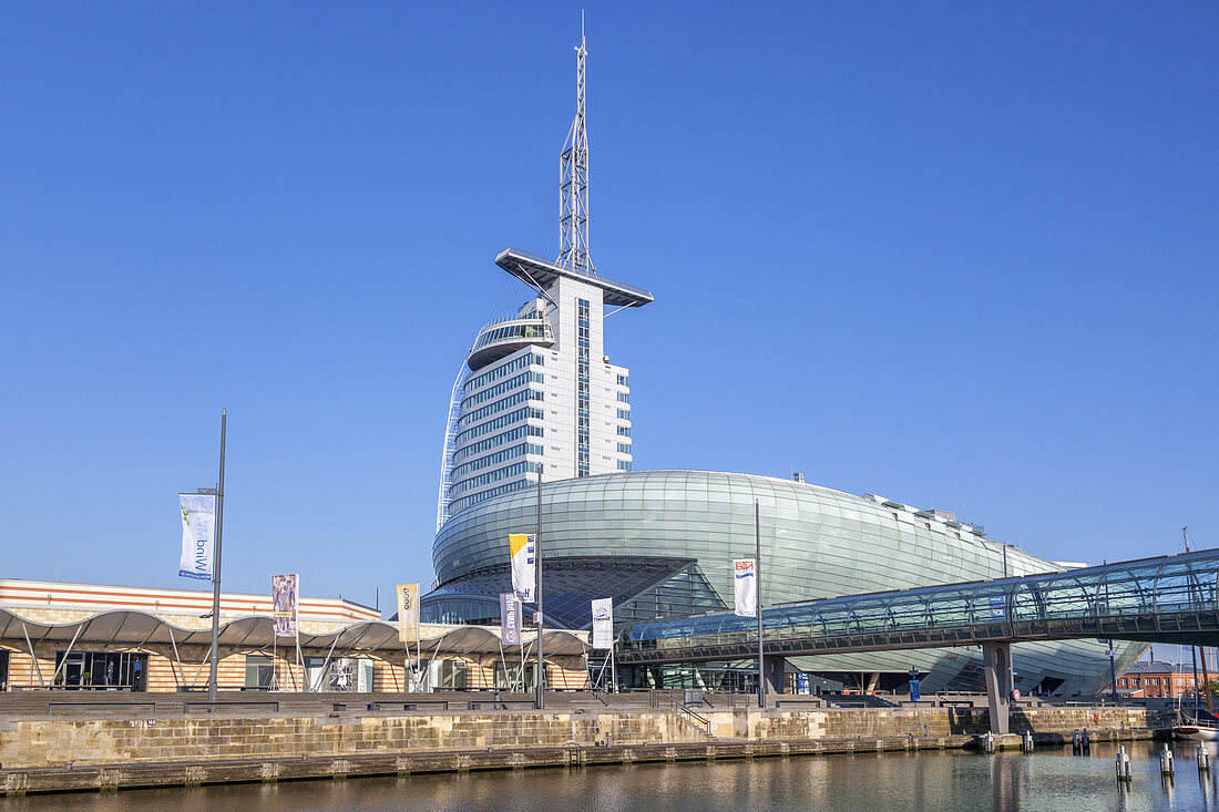 Hafen mit Atlantik Hotel Sail City, Klimahaus und Havenbrücke, Bremerhaven, Hansestadt Bremen, Nordseeküste, Norddeutschland, Deutschland, Europa