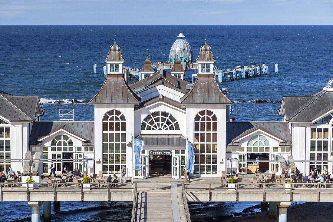 Pier in Baltic resort Sellin, Island Ruegen, Baltic Sea coast, Mecklenburg-Western Pomerania, Northern Germany, Germany, Europe