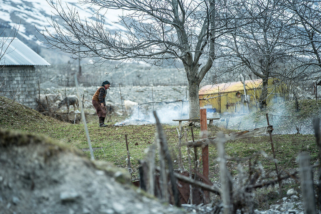 Alter Bauer auf seinem Hof, Gudauri, Mzcheta-Mtianeti, Georgien