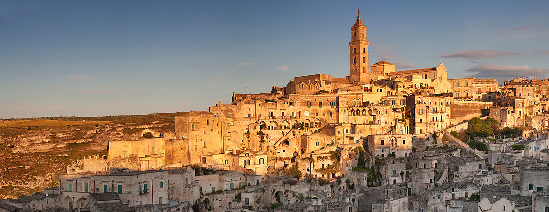 Sasso Barisano und Kathedrale bei Sonnenuntergang, UNESCO Weltkulturerbe, Matera, Basilikata, Apulien, Italien, Europa