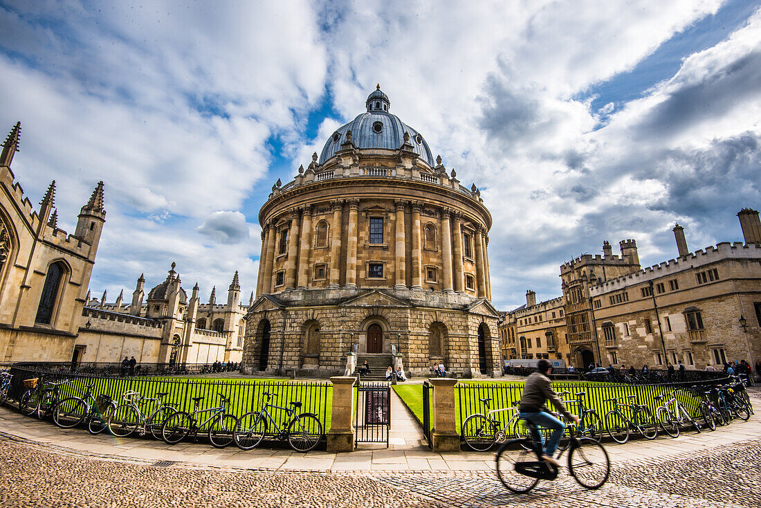 Radcliffe Camera with cyclist, Oxford, Oxfordshire, England, United Kingdom, Europe