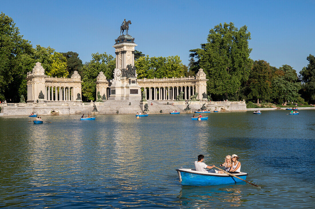 Bootssee, Retiro, Alfonso XII. Denkmal, Madrid, Spanien, Europa