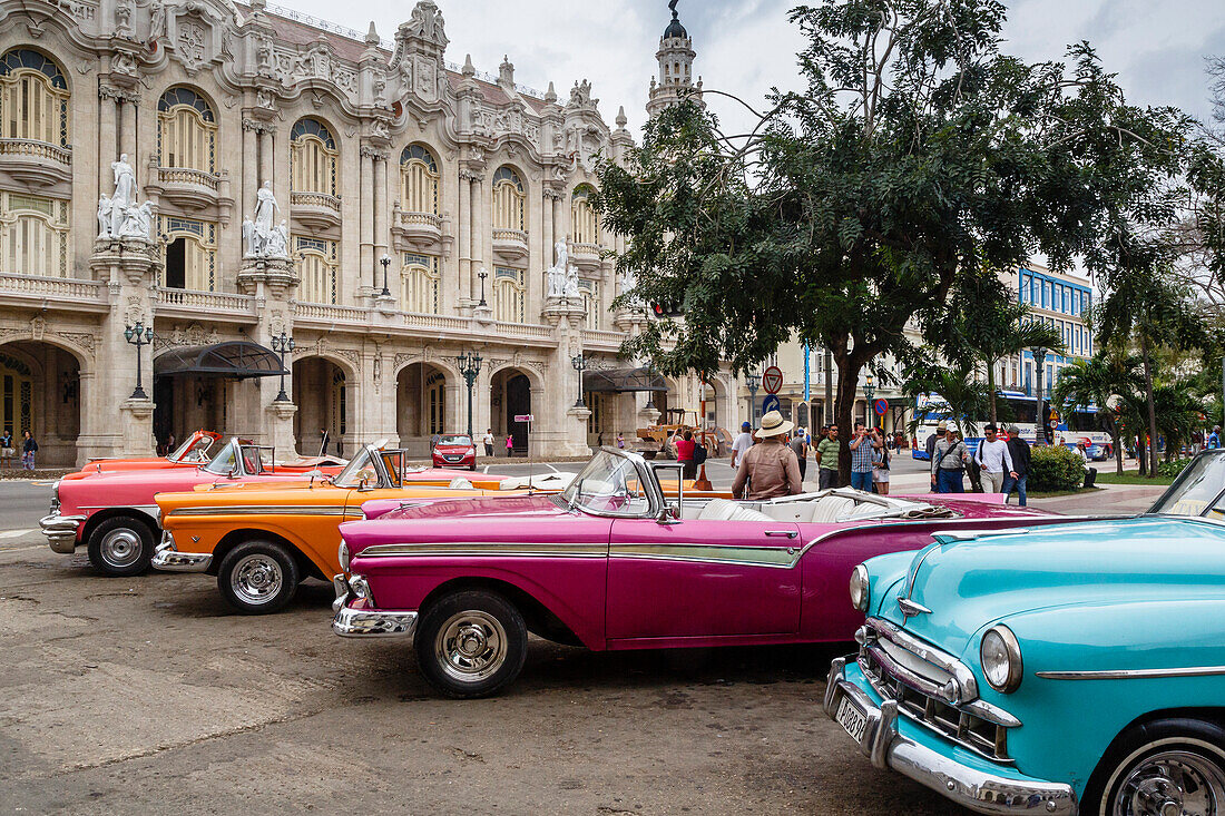 Vintage American cars parking outside the Gran Teatro (Grand Theater), Havana, Cuba, West Indies, Caribbean, Central America
