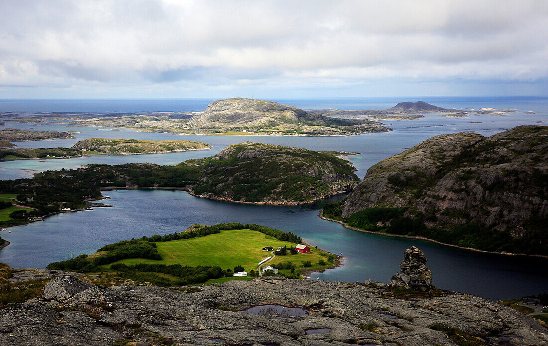 Blick über die Inseln Flatanger, Nord-Trondelag, Norwegen, Skandinavien, Europa