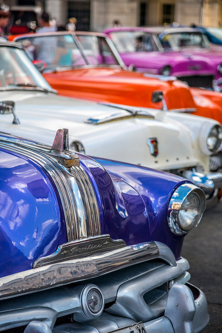 Classic 1950s American car, La Habana Vieja, Havana, Cuba, West Indies, Caribbean, Central America