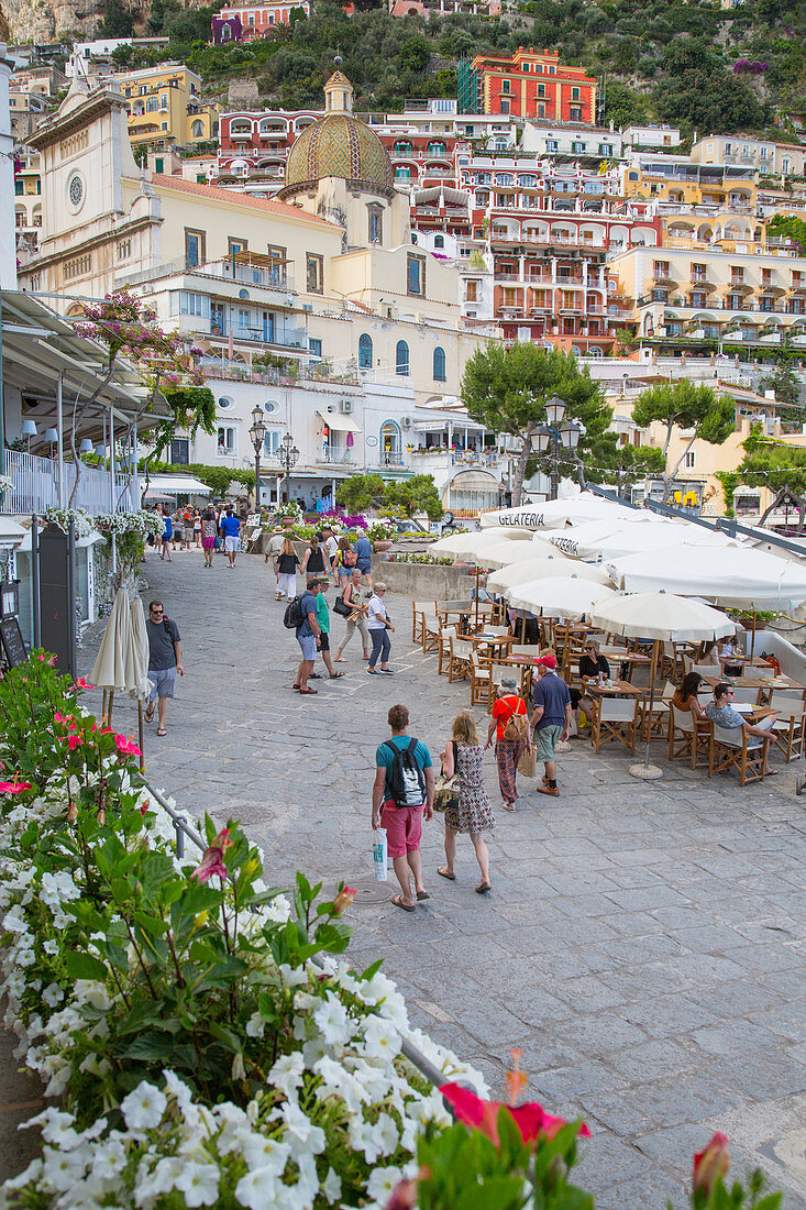 Restaurants auf der Via Marina Grande, Positano, Provinz Salerno, Costiera Amalfitana (Amalfiküste), UNESCO Weltkulturerbe, Kampanien, Italien, Europa