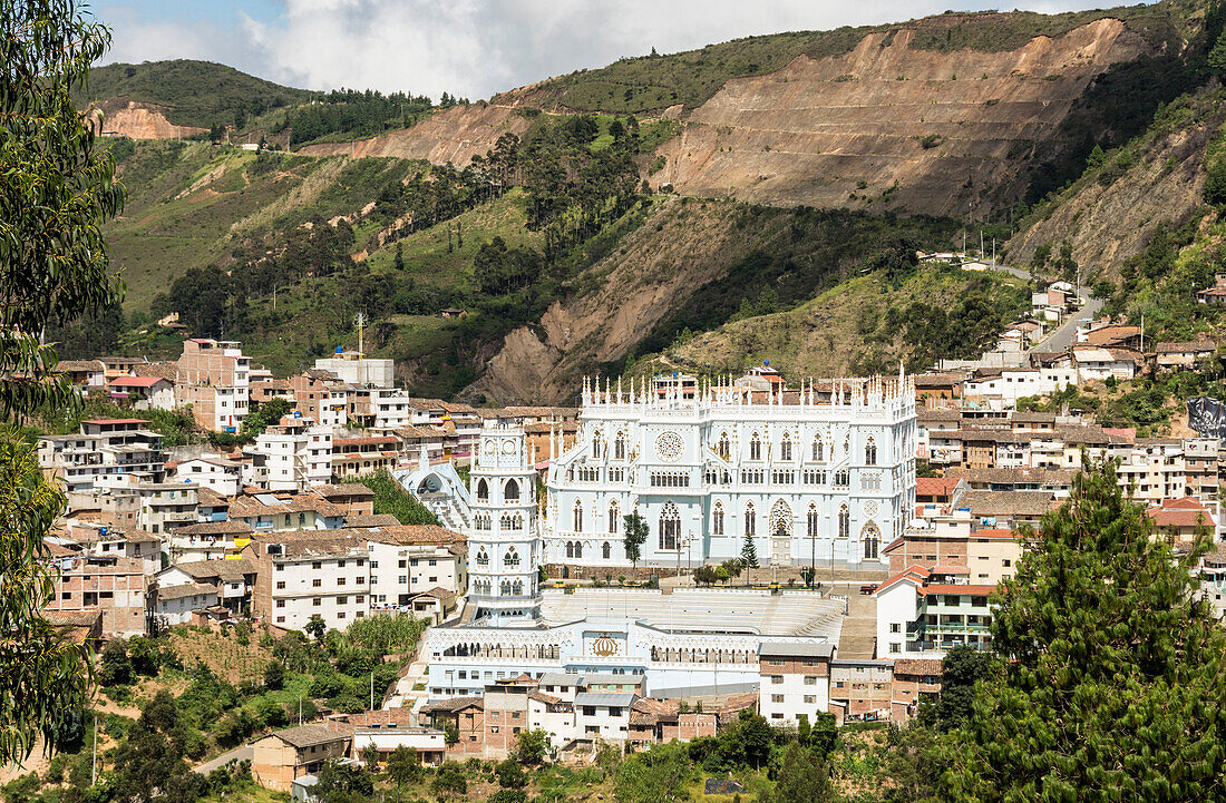 El Santuario de la Virgen del Cisne, im Dorf El Cisne, in der Nähe von Loja, Südliche Hochland, Ecuador, Südamerika