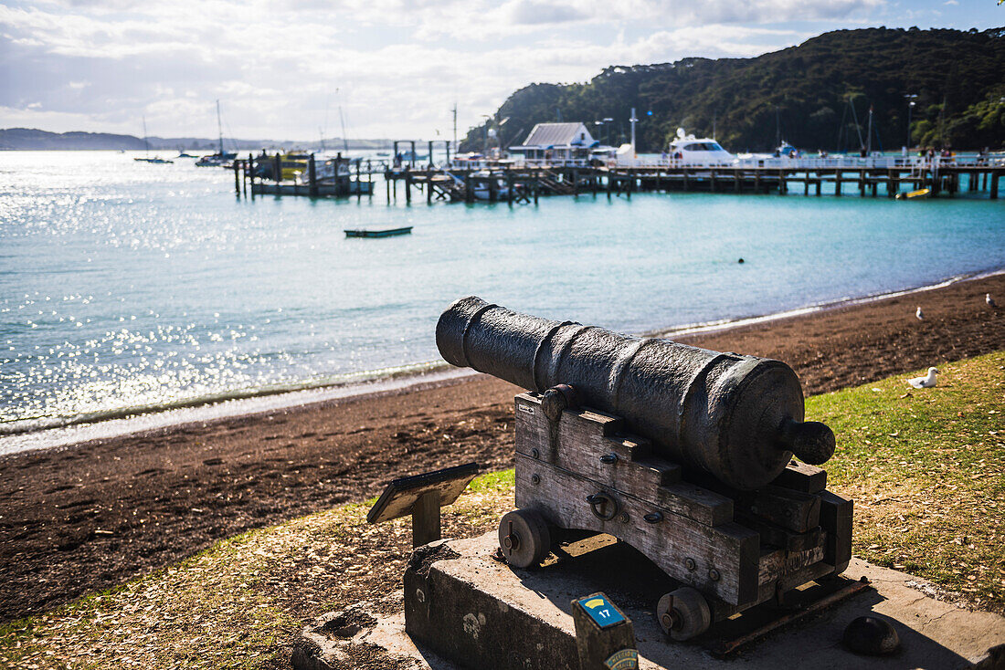 Old cannon used to defend Russell in 1845, Bay of Islands, Northland Region, North Island, New Zealand, Pacific