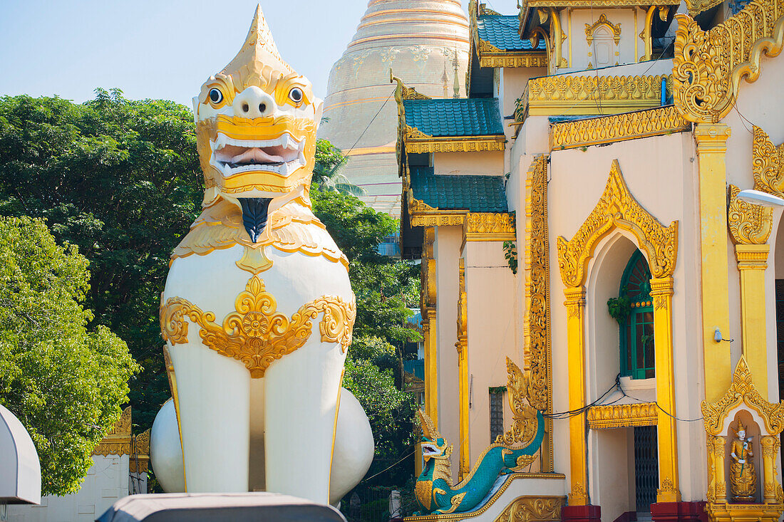 Shwedagon Pagoda, the most sacred Buddhist pagoda in Myanmar, Yangon (Rangoon), Myanmar (Burma), Asia