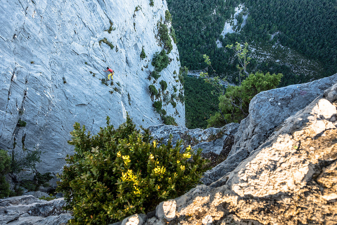 Klettern, Schlucht von Verdon, Felswand, Kalkfelsen, Lac de Sainte-Croix, Provence-Alpes-Côte d’Azur, Frankreich