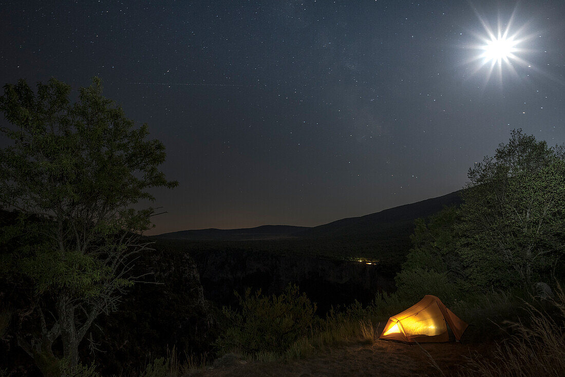 Camping, looking up to a starry sky, Milky Way, Verdon Gorge, Route des Cretes, Vosges, Provence-Alpes-Cote d'Azur, France