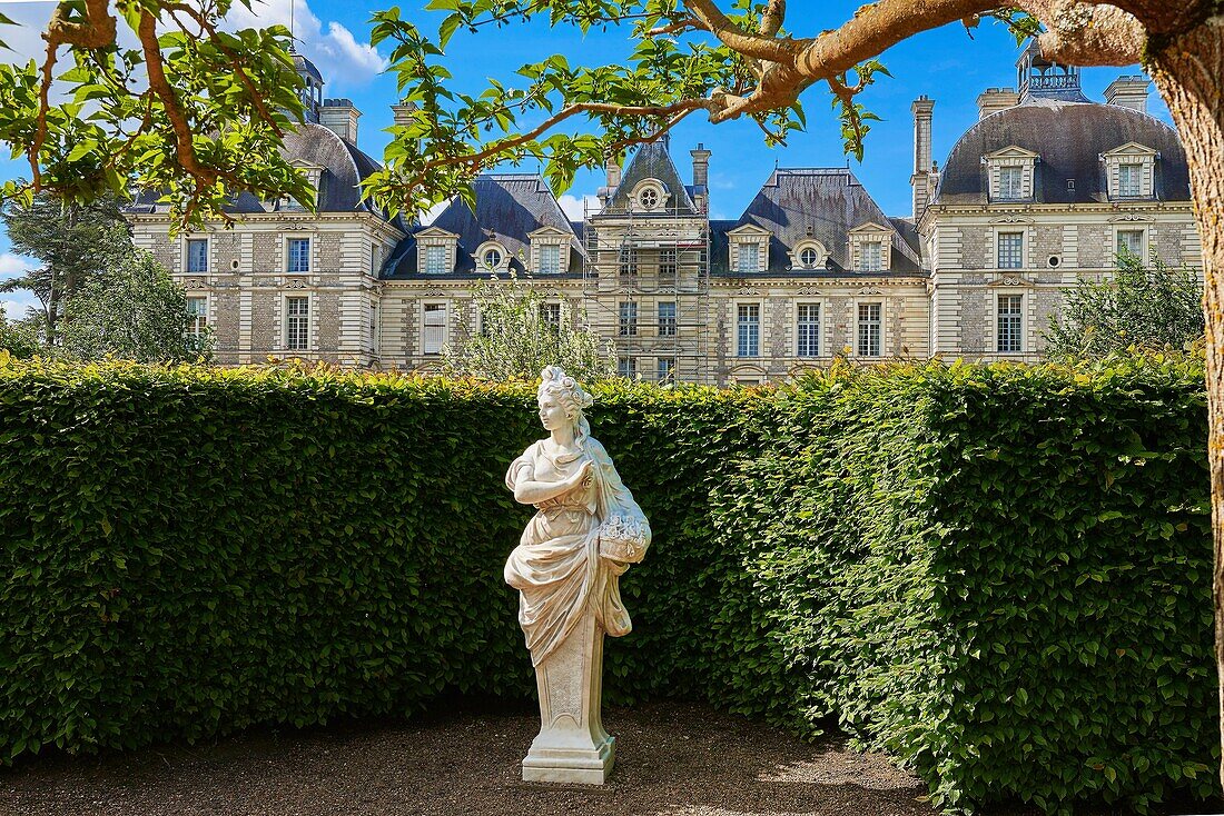 Cheverny, Castle and Gardens, Chateau de Cheverny, Cheverny Castle, Loire et Cher, Pays de la Loire, Loire Valley, UNESCO World Heritage Site, France.