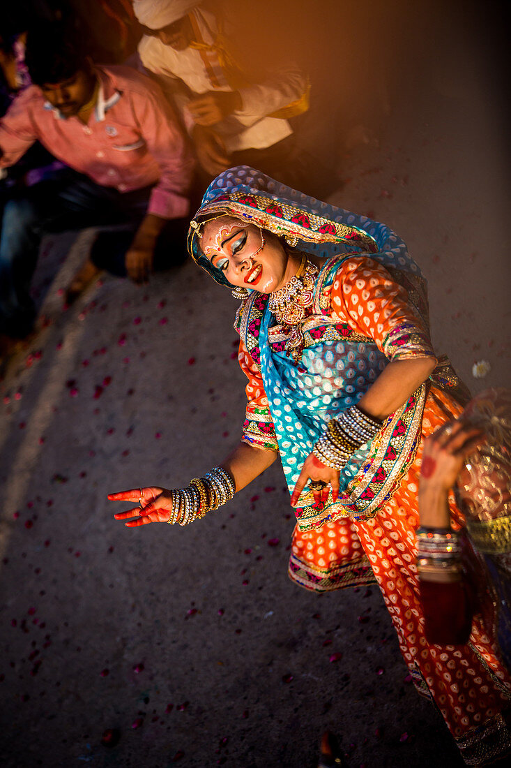 Traditional Radha dance during the Flower Holi Festival, Vrindavan, Uttar Pradesh, India, Asia