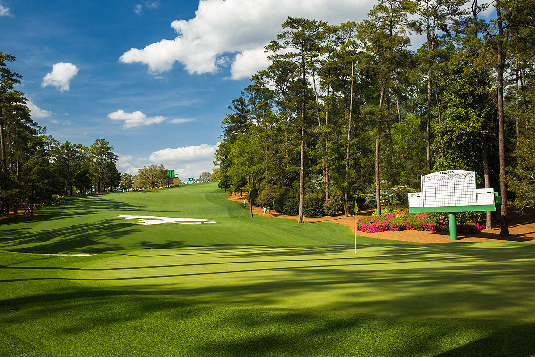 Blick hinter dem 10. Grün im Augusta National Golf Club während der US Masters, Augusta, Georgia, Vereinigte Staaten von Amerika, Nordamerika