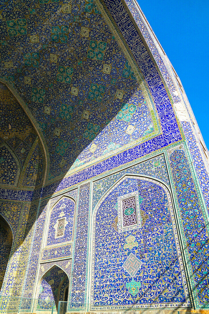 Tiled archway in Isfahan blue, Imam Mosque, UNESCO World Heritage Site, Isfahan, Iran, Middle East