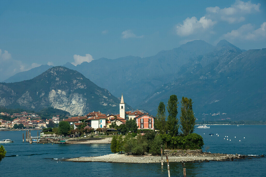 Isola dei Pescatori, from Isola Bella, Borromean Islands, Lake Maggiore, Piedmont, Italian Lakes, Italy, Europe