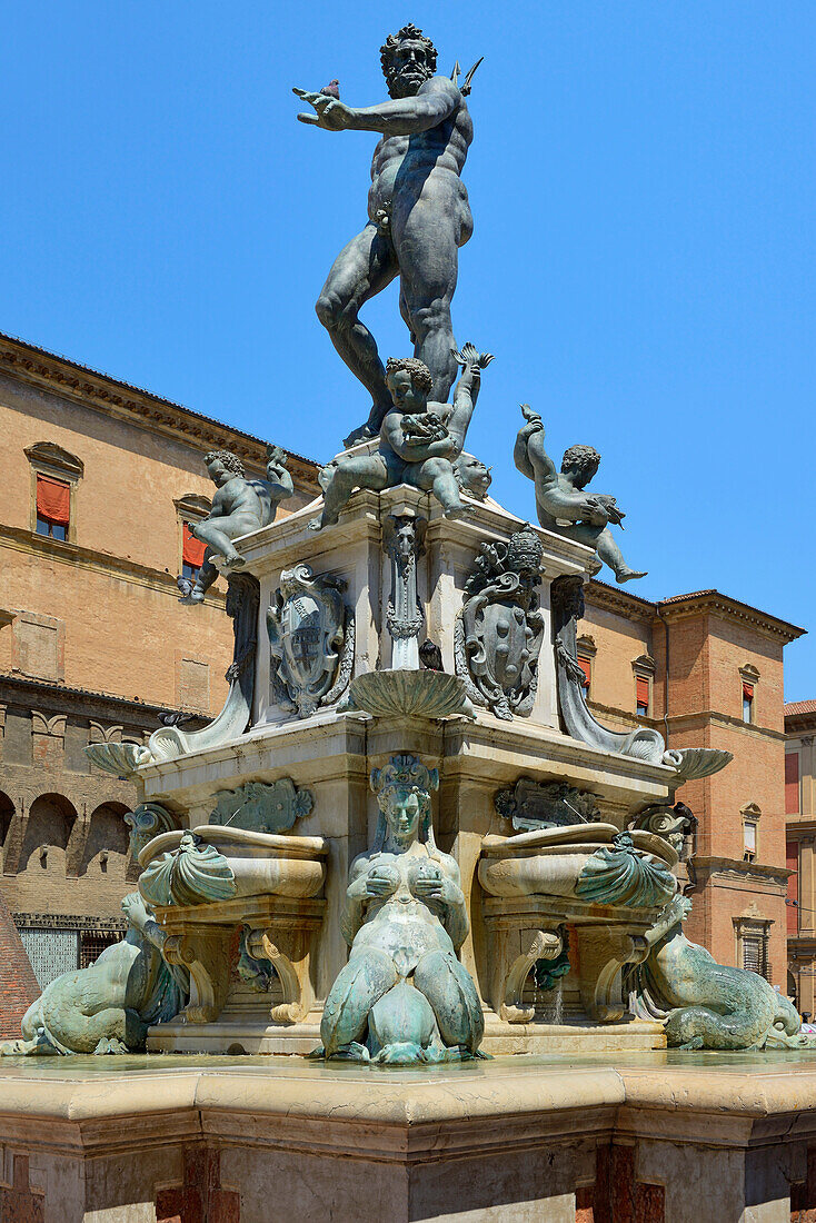 Neptune Fountain, Piazza del Nettuno, Bologna, Emilia-Romagna, Italy, Europe