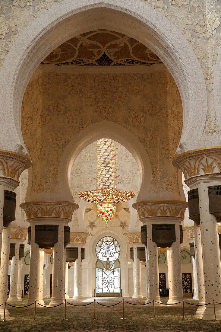 Chandelier, Sheikh Zayed Mosque, Abu Dhabi, United Arab Emirates, Middle East
