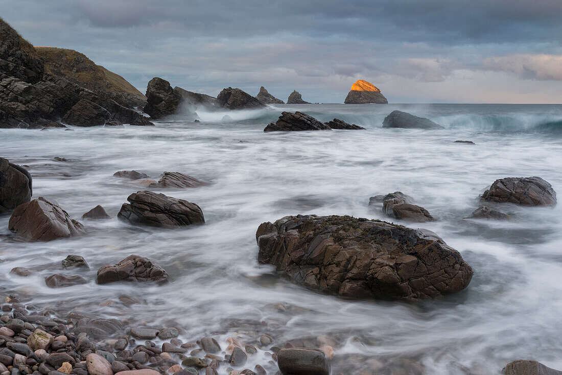 Die dramatische Küste bei Faraid Head, Balnakiel, Sutherland, Schottland, Großbritannien, Europa