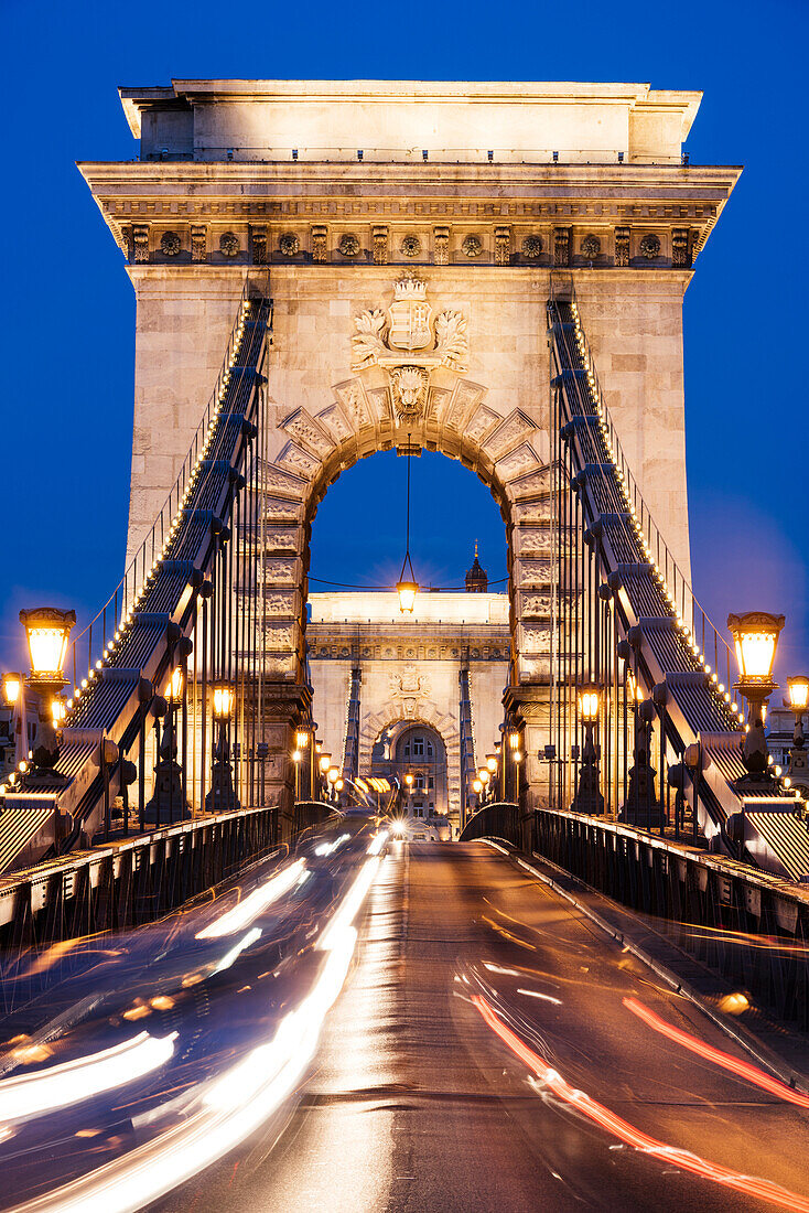 Kettenbrücke bei Nacht, UNESCO Weltkulturerbe, Budapest, Ungarn, Europa