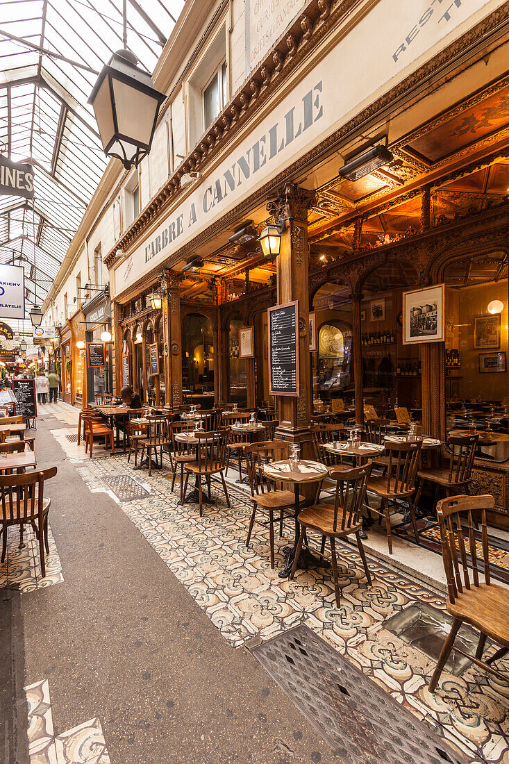 Ein Café in Passage des Panoramas, Paris, Frankreich, Europa