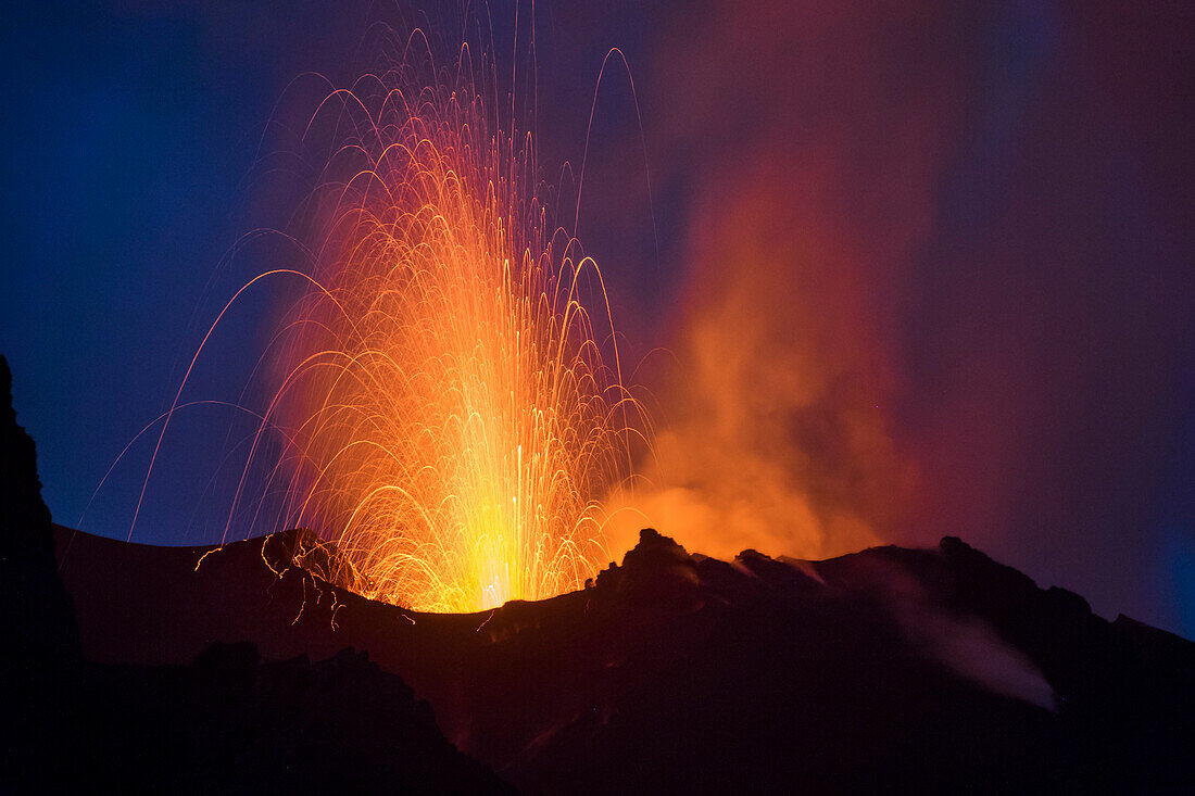 Eruption of Stromboli Volcano, 15.10.2016, Stromboli Island, Aeolian Islands, Lipari Islands, Tyrrhenian Sea, Mediterranean Sea, Italy, Europe