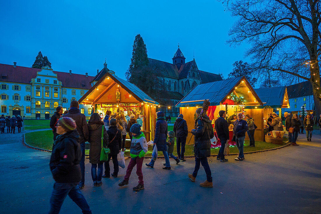 Christmas market, Schloss Salem castle, Lake Constance district, Swabia, Baden-Wuerttemberg, Germany