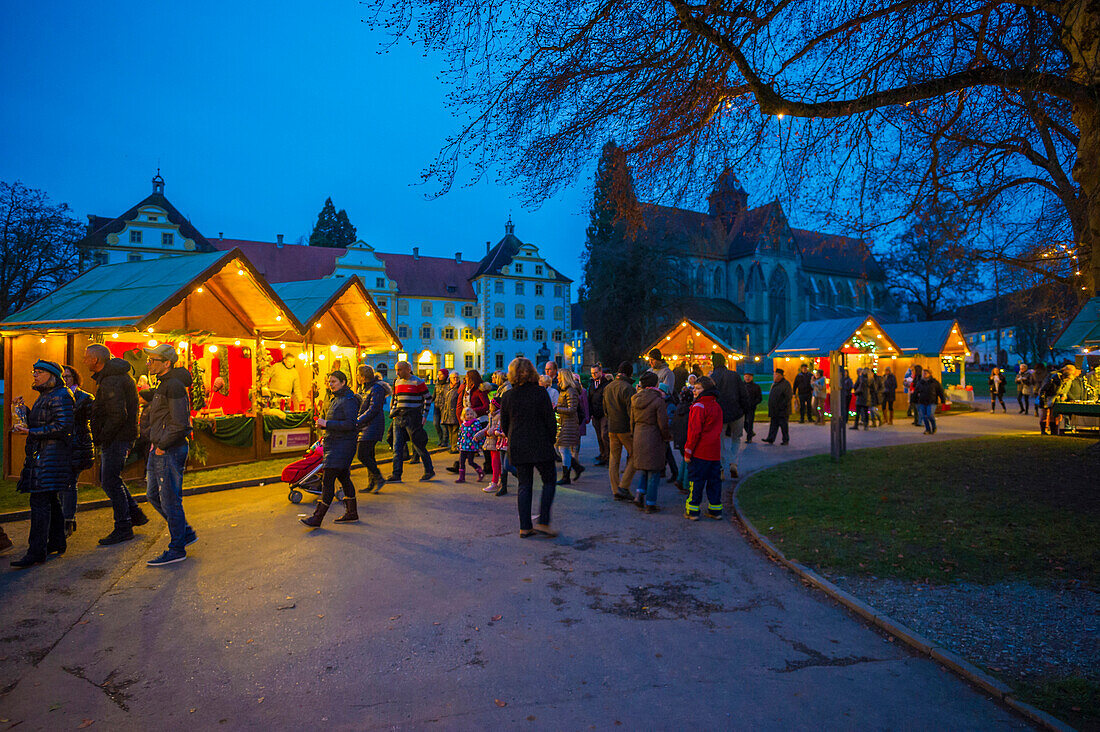 Christmas market, Schloss Salem castle, Lake Constance district, Swabia, Baden-Wuerttemberg, Germany