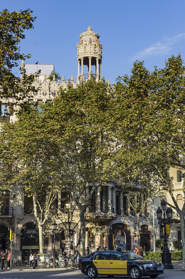 A modernist building by Lluís Domènech i Montaner, Passeig de Gracia Casa Leo Morera