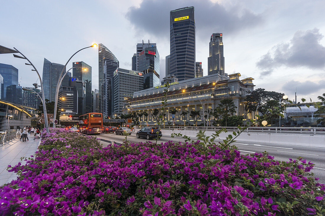 Financial District, Fullerton Hotel, Skyscraper,  Twilight,  Singapore, Singapur, Southest Asia