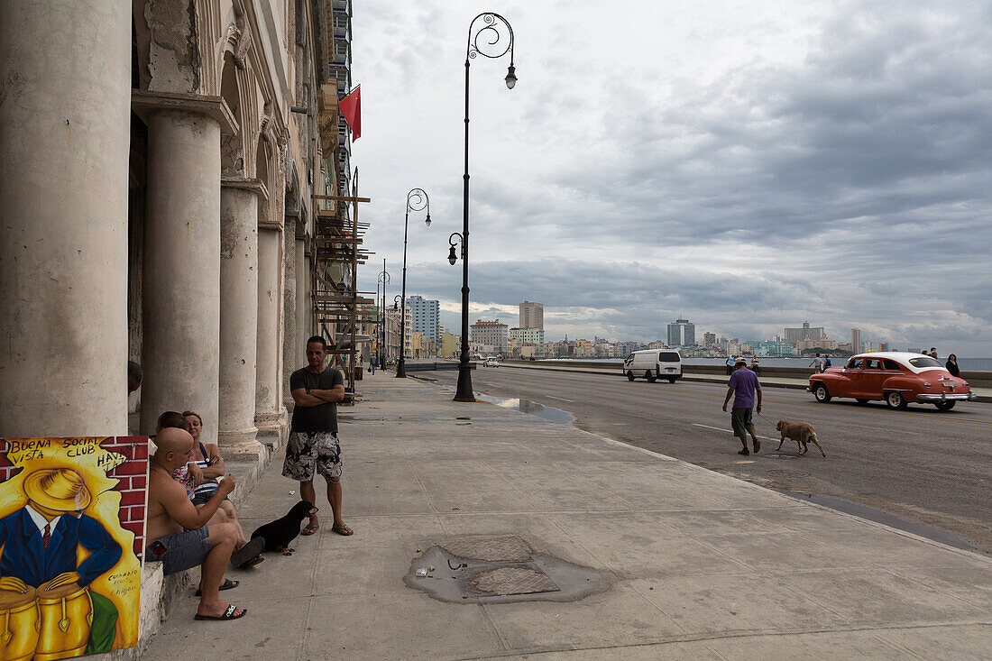An der Uferstrasse Antonio Maceo, Havana Centrum, Kuba