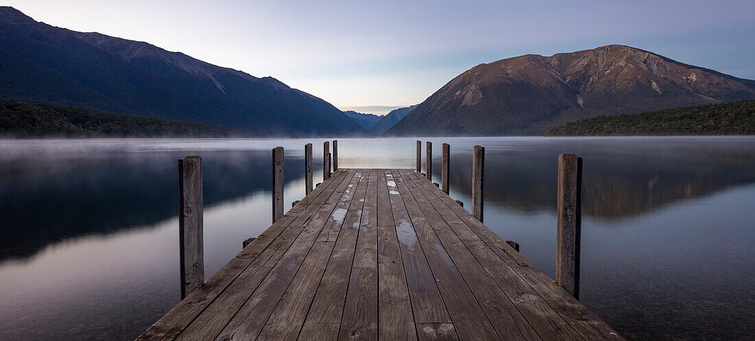 Holzsteg bei Kerr Bay, Lake Rotoiti, Nelson Lakes National Park, Südinsel, Neuseeland, Ozeanien