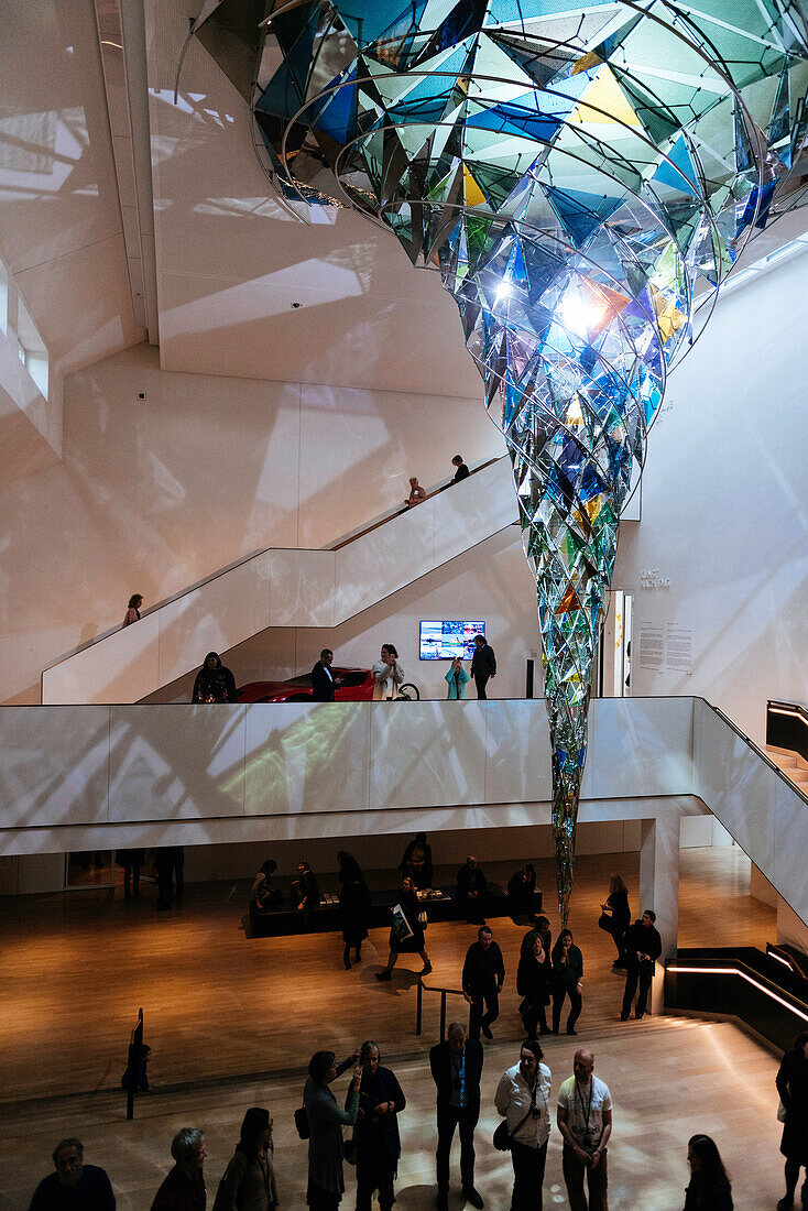 Das Werk “Wirbelwerk” des Dänisch-Isländischen Künstlers Olafur Eliasson in der Ausstellung des neuen Lenbachhaus in München