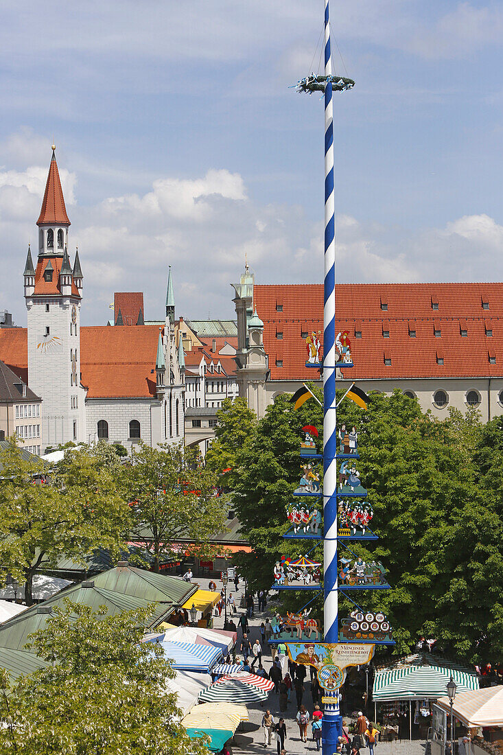 View over Viktualienmarkt with the steeple of the old city hall, Munich, Upper Bavaria, Bavaria, Germany