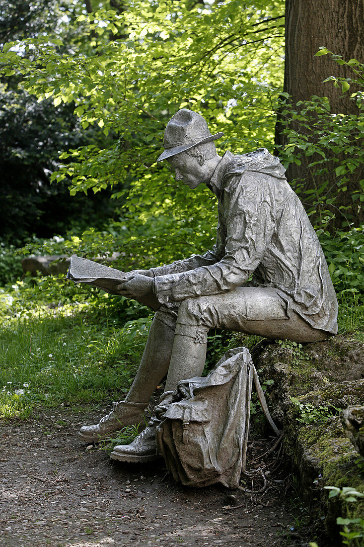 Statue of a wanderer at Alpines Museum, Lehel, Munich, Upper Bavaria, Bavaria, Germany