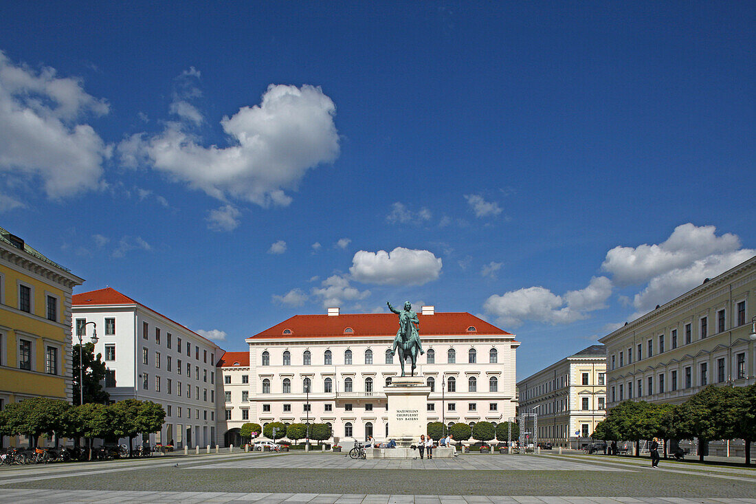 Wittelsbacher Platz with equestrian statue of Maximilian I., Munich, Upper Bavaria, Bavaria, Germany