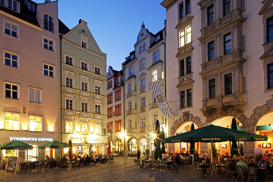 Terrace of the restaurant Orlandohaus (right), and a view from Platzl into Pfisterstrasse, Munich, Upper Bavaria, Bavaria, Germany