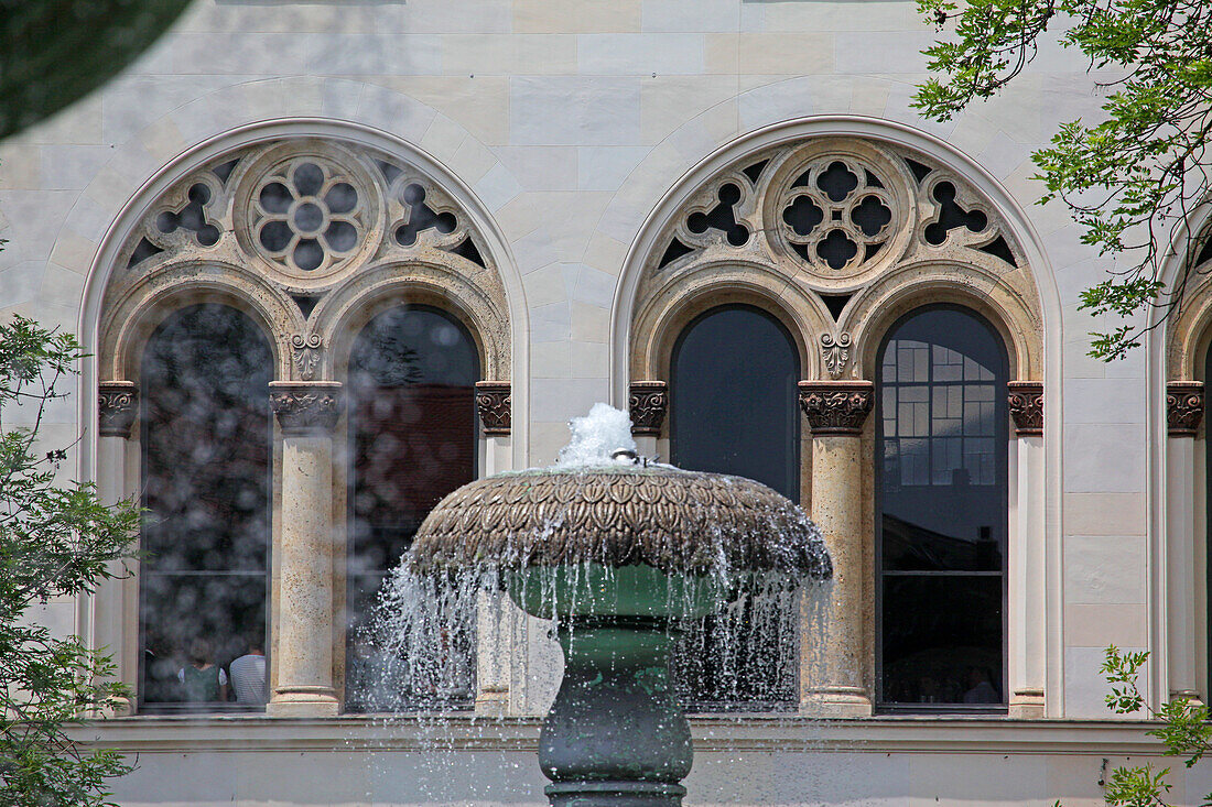 Roman fountains, Geschwister-Scholl-Platz and main entrance, LMU, Maxvorstadt, Munich, Upper Bavaria, Bavaria, Germany