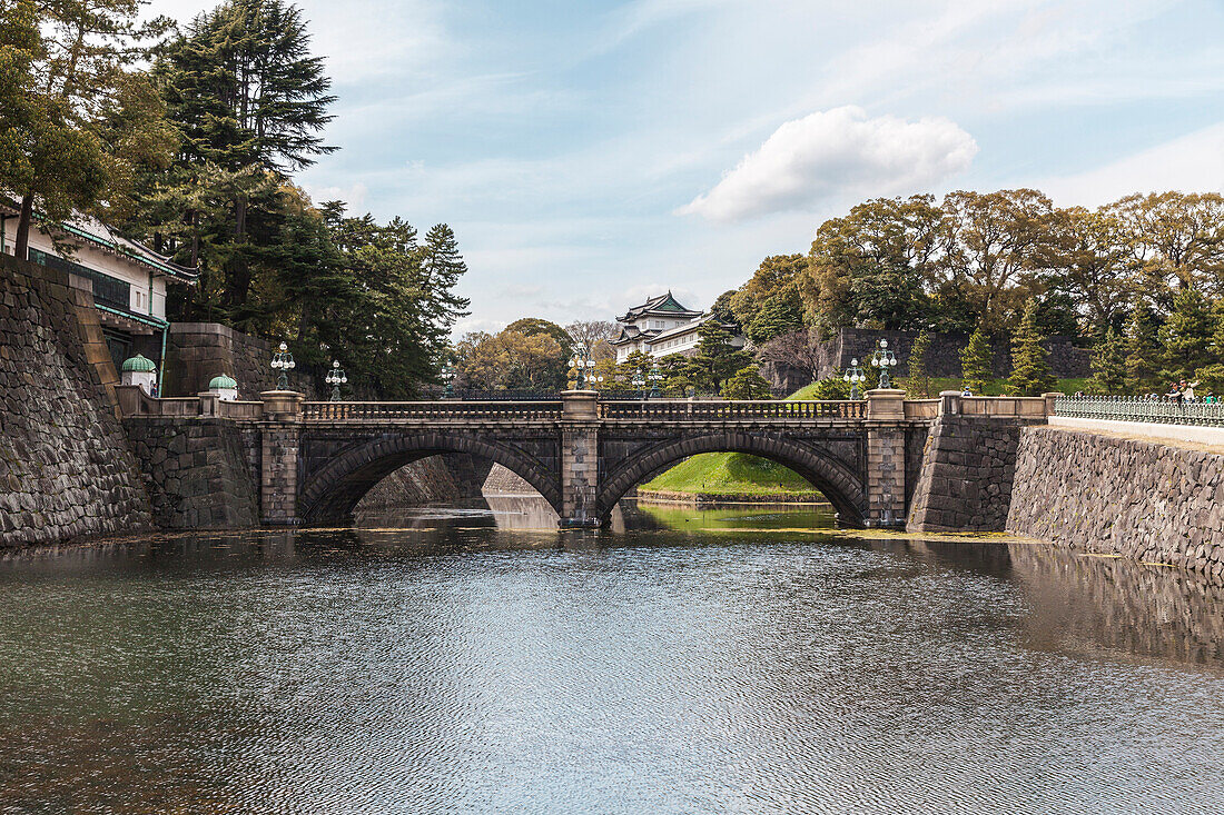 Nijubashi Brücke und Fushimi-Yagura Tower des Kaiserpalast, Chiyoda-ku, Tokio, Japan