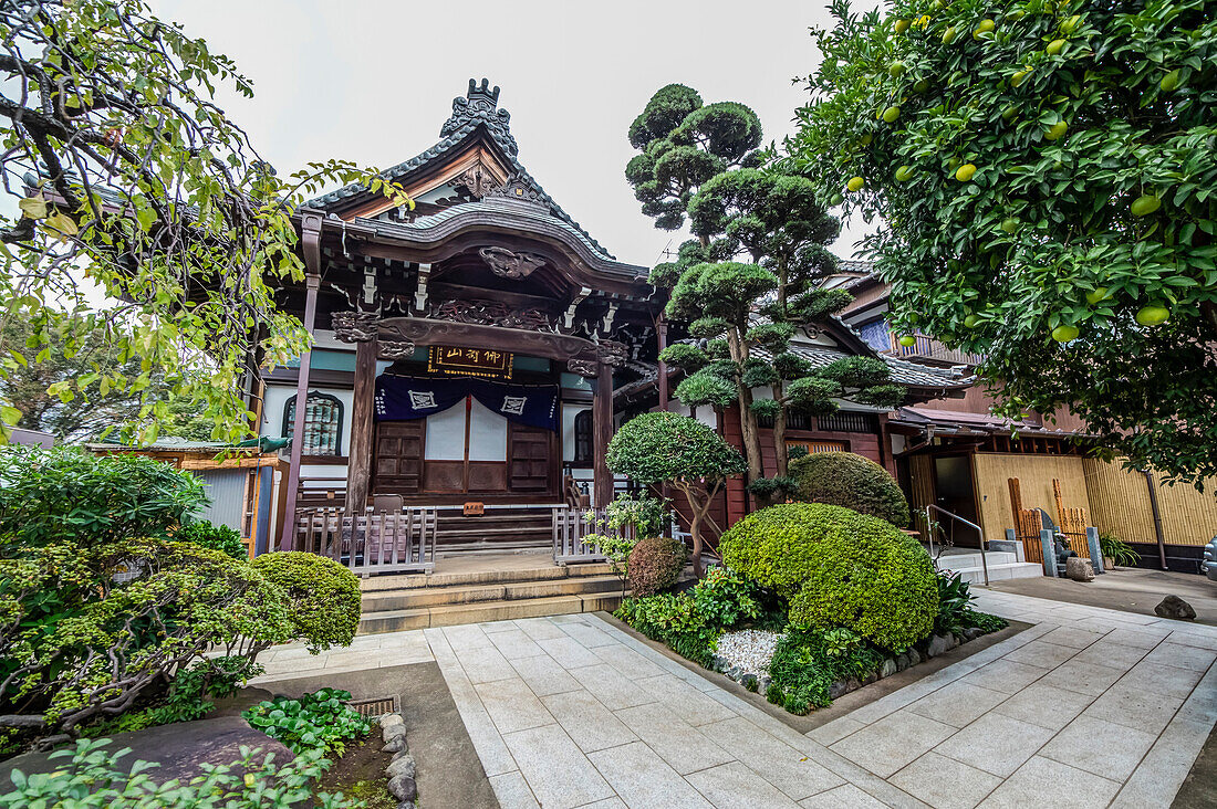 A small temple in Yanaka, Taito-ku, Tokyo, Japan