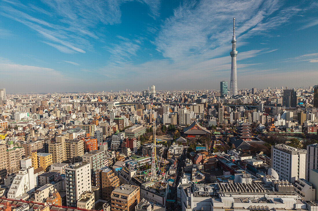 Hanayashiki, Senso-ji und Skytree von oben gesehen, Taito-ku, Tokio, Japan
