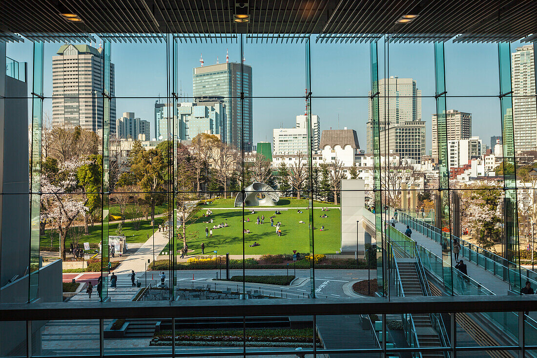 Hinokicho Park im Frühling gesehen von Roppongi Midtown, Minato-ku, Tokio, Japan