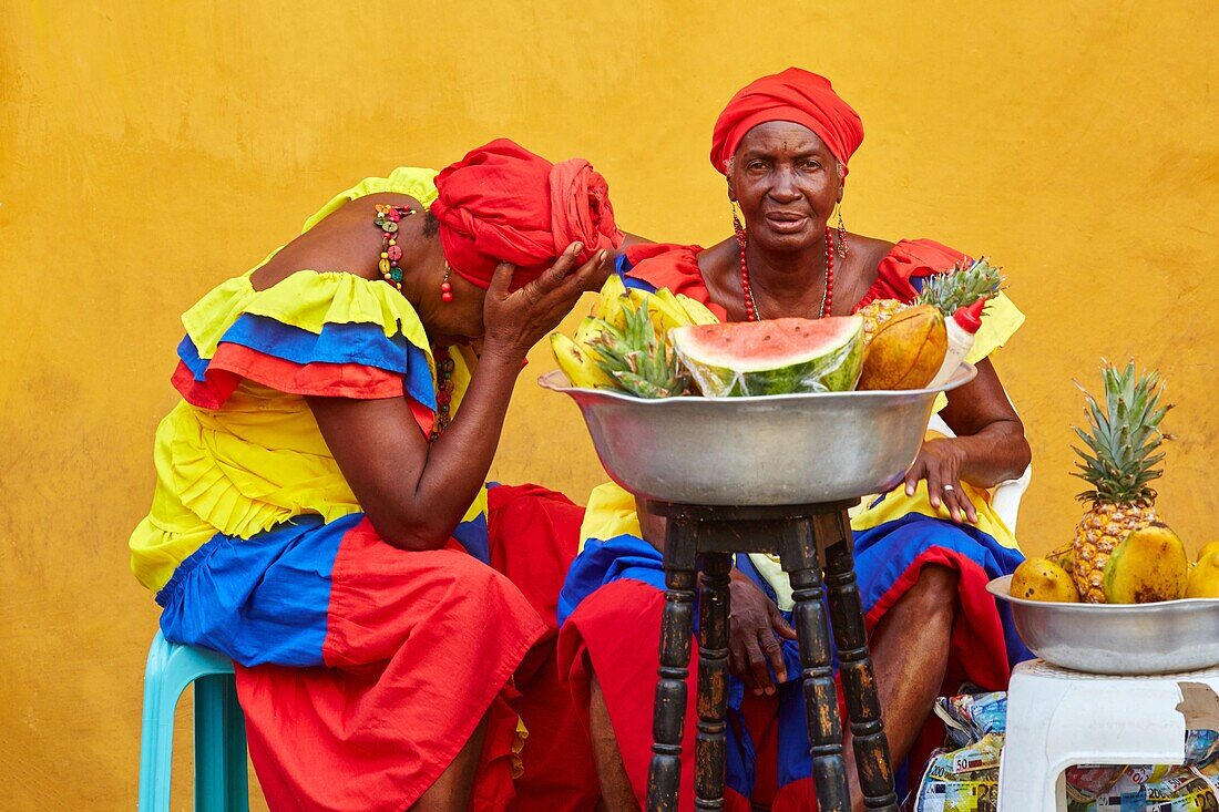 ''Palenquera'', Obstverkäufer, Las Bóvedas, Cartagena de Indias, Bolivar, Kolumbien, Südamerika''