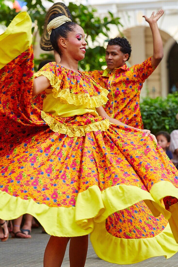 Typische Tänze, Plaza de Bolivar, Cartagena de Indias, Bolivar, Kolumbien, Südamerika