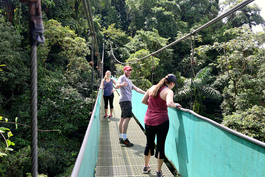 Sky Walk unter dem Vulkan Arenal, Costa Rica